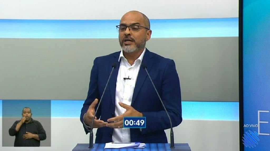 Marcelo Carvalho questiona hegemonia de ex-governadores no Senado durante debate
