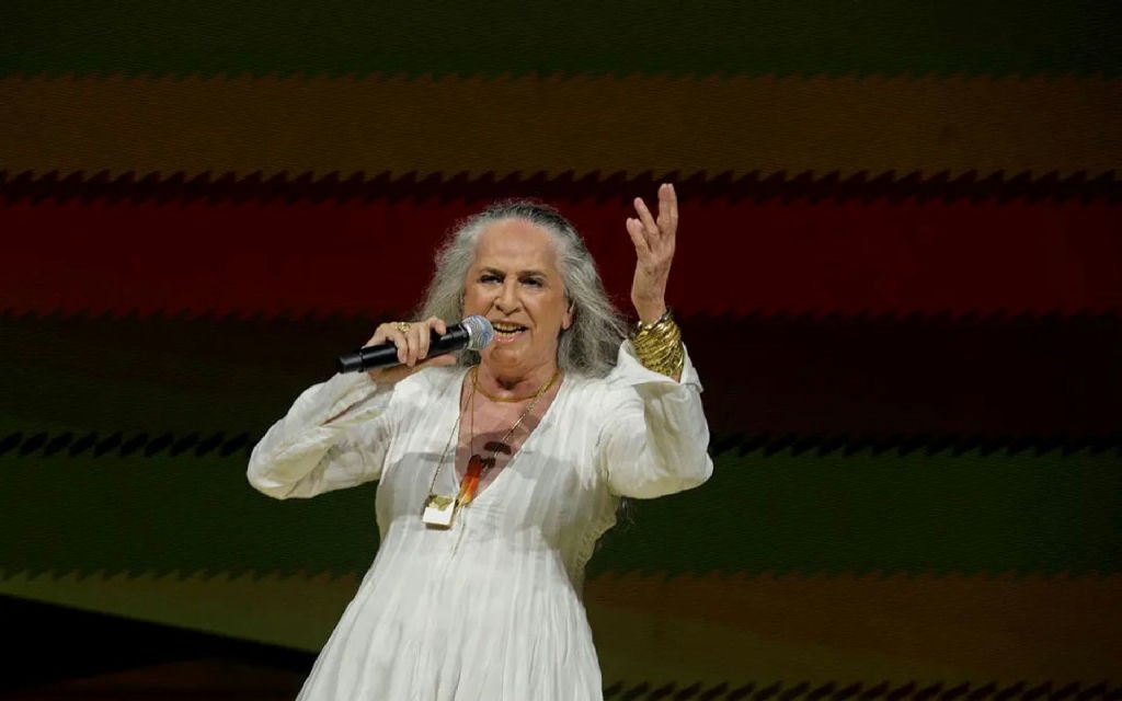 Maria Bethânia declara apoio à reeleição de Lula durante festival em São Paulo