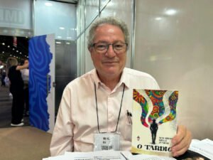 Maurício Melo Júnior explora o desbunde e a ditadura em seu novo romance o Tardio