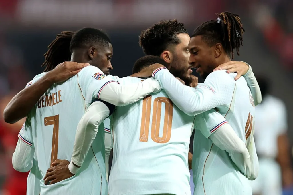 Mbappé decide e França supera Turquia na estreia de Zidane
