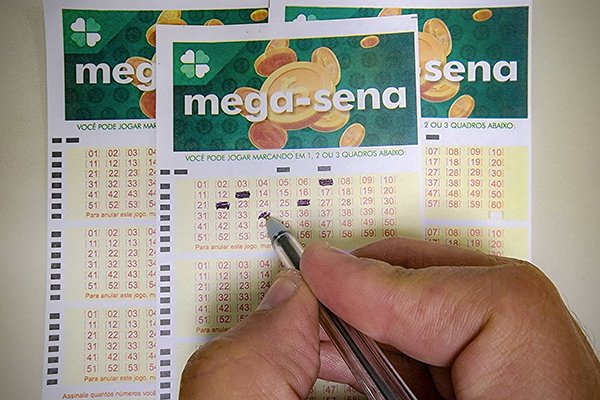 Mega-sena acumula e sorteia prêmio de R$ 76 milhões nesta quinta-feira