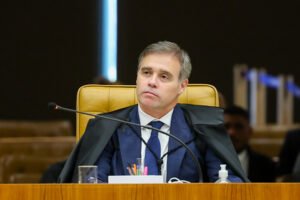 Mendonça questiona Fachin sobre legalidade de decisão tomada por Flávio Dino