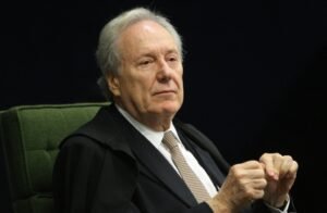 Mensagens revelam orientação de Vorcaro para criar demandas a filho de Lewandowski