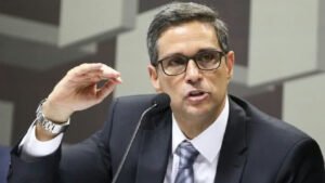 Mensagens revelam tentativa de encontro entre Campos Neto e Daniel Vorcaro