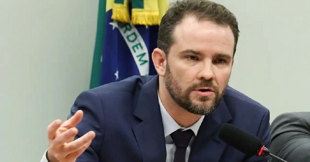 Ministro aponta elo entre produtora de filme sobre Bolsonaro e crime organizado