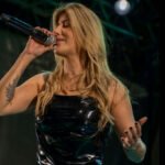 Naessa comanda palco...