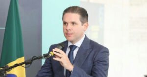 Negociação imobiliária de R$ 45 milhões liga Hugo Motta ao proprietário do Banco Master