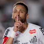 Neymar confronta jornalista...