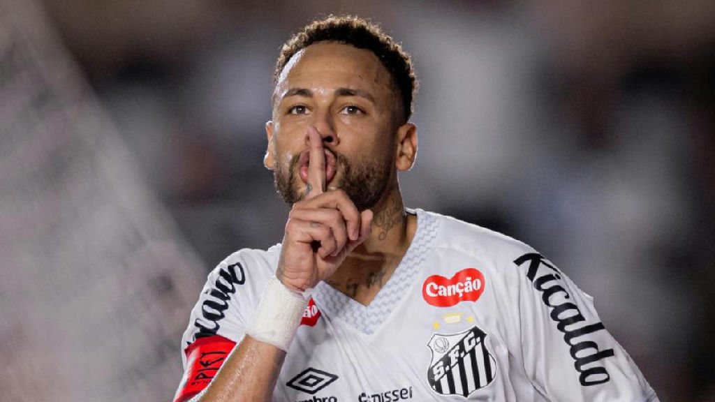 Neymar confronta jornalista em visita à Vila Belmiro durante jogo do Santos