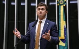 Nikolas Ferreira contesta áudios e nega proximidade com banqueiro Daniel Vorcaro