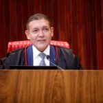 Nunes Marques ordena...