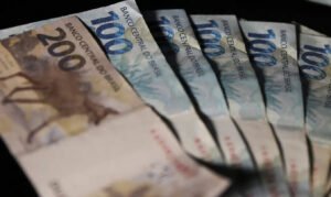 Operação policial bloqueia milhões em bens após fraude contra rede de supermercados na Bahia
