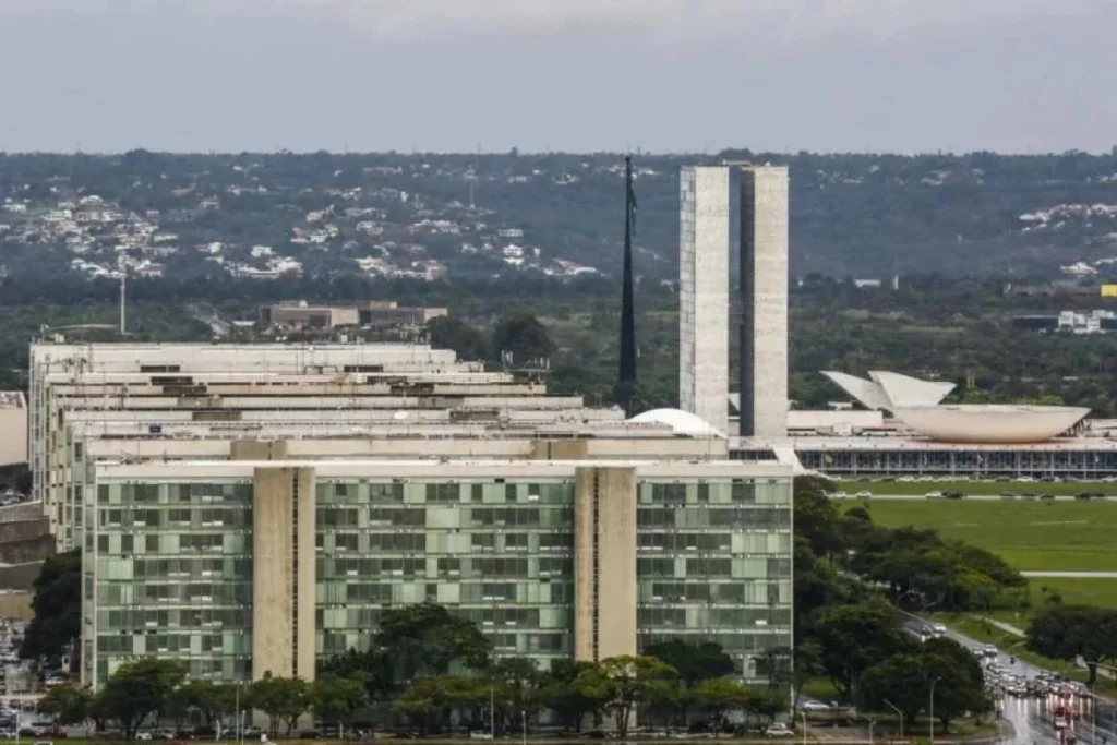 Orçamento de 2027 reserva R$ 2,5 bilhões para novas contratações no serviço público