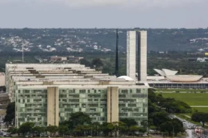 Orçamento de 2027 reserva R$ 2,5 bilhões para novas contratações no serviço público