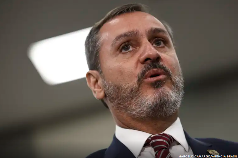 Partido Novo solicita prisão de Andrei Rodrigues por suposta obstrução de delação