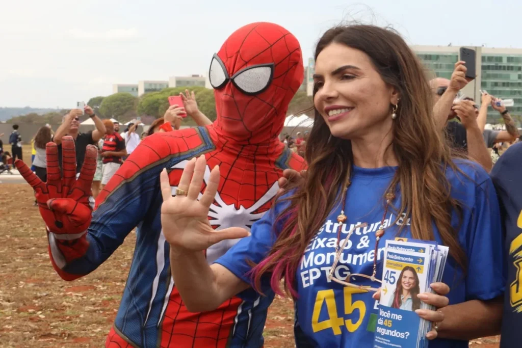 Paula Belmonte defende modernização do SUS e proximidade com a população no 7 de Setembro