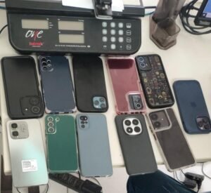 Polícia apreende 11 celulares em pousada após furtos na Micareta de Serrinha