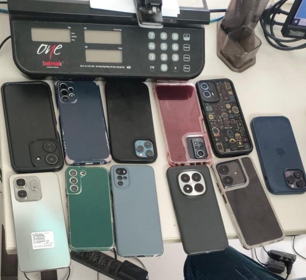 Polícia apreende 11 celulares em pousada após furtos na Micareta de Serrinha