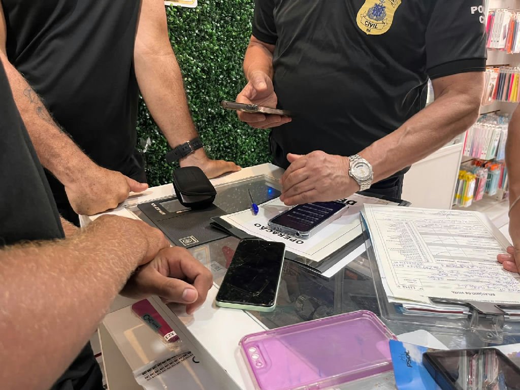 Polícia Civil realiza operação de fiscalização em lojas de celulares de Salvador
