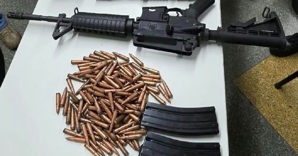 Polícia militar apreende fuzis e munições de uso restrito no centro de Salvador