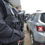 Polícia prende suspeito...