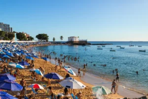 Primavera em Salvador começa com calor intenso e termômetros atingindo 32°C