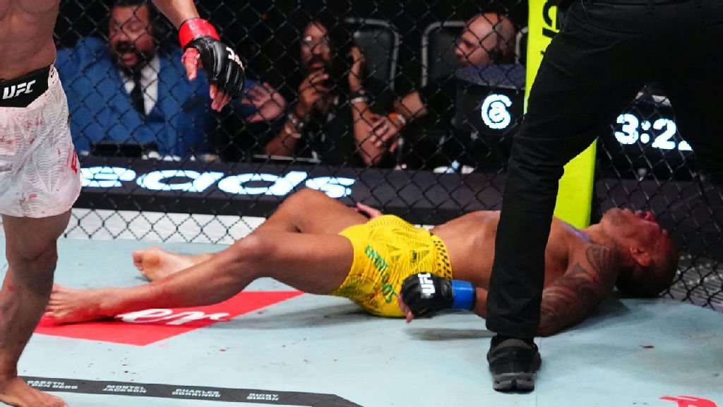 Raoni Barcelos é hospitalizado após desmaio repentino em luta no UFC