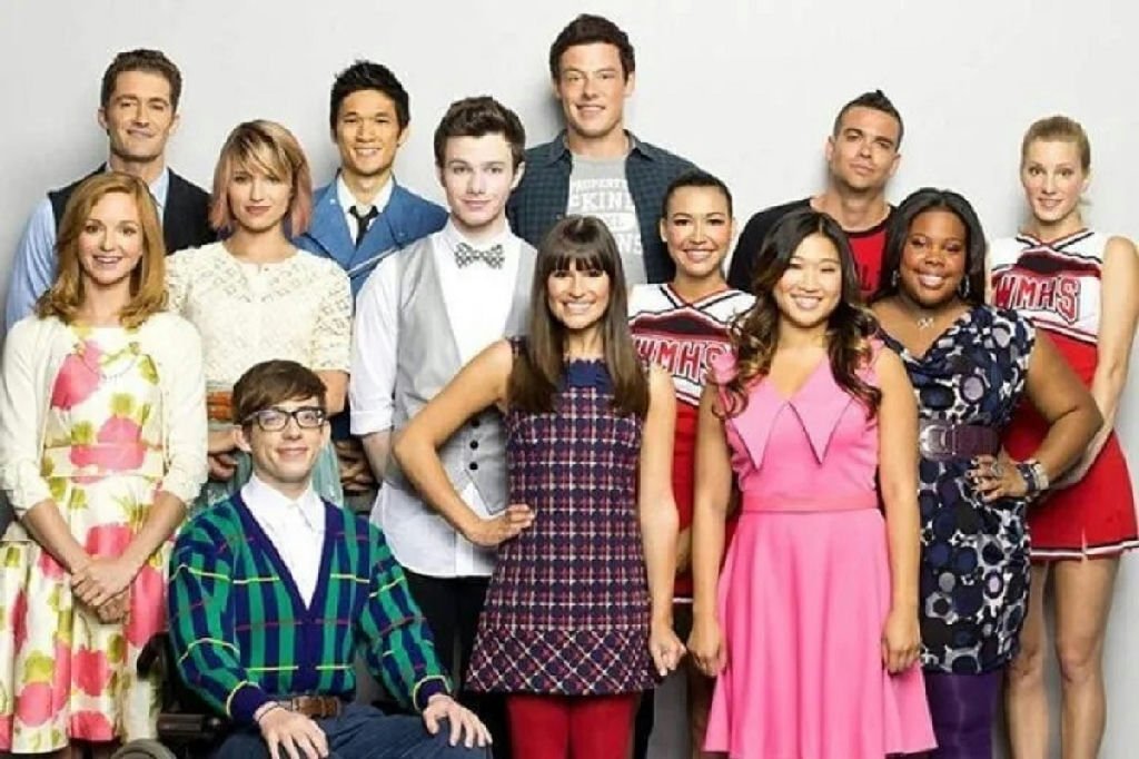Ryan Murphy finaliza roteiro para possível retorno de Glee e gera expectativa no elenco