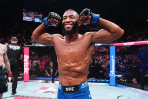 Salahdine Parnasse brilha em estreia no UFC Paris com nocaute sobre Dan Hooker