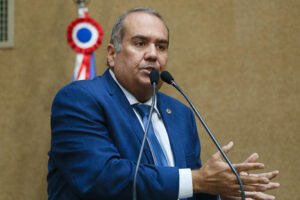 Sandro Régis aponta crescimento de ACM Neto e projeta vitória no primeiro turno na Bahia