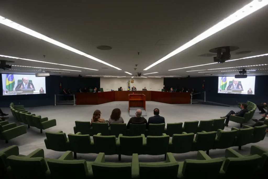 Segunda Turma do STF cancela sessão após decisão de Mendonça sobre diretor da PF