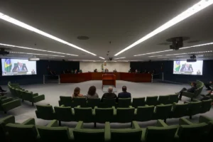 Segunda Turma do STF cancela sessão após decisão de Mendonça sobre diretor da PF