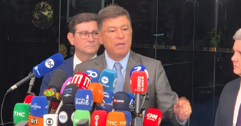 Senador Carlos Viana formaliza novo pedido de impeachment contra Alexandre de Moraes