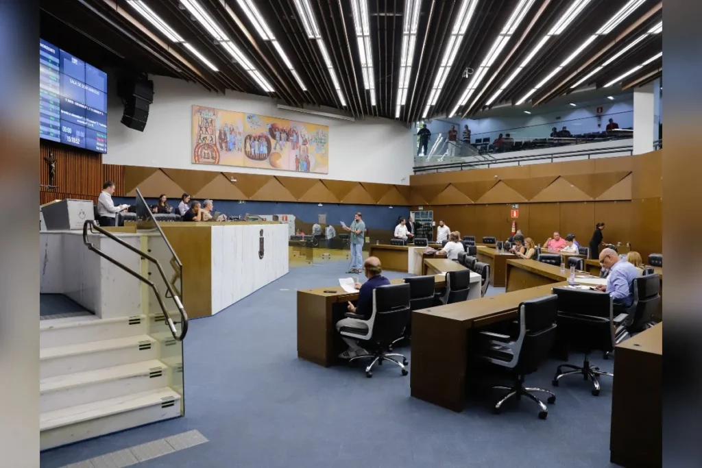 Servidores da prefeitura de BH terão reajuste de 4,11% com impacto de R$ 213,4 milhões desde maio