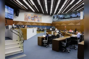 Servidores da prefeitura de BH terão reajuste de 4,11% com impacto de R$ 213,4 milhões desde maio