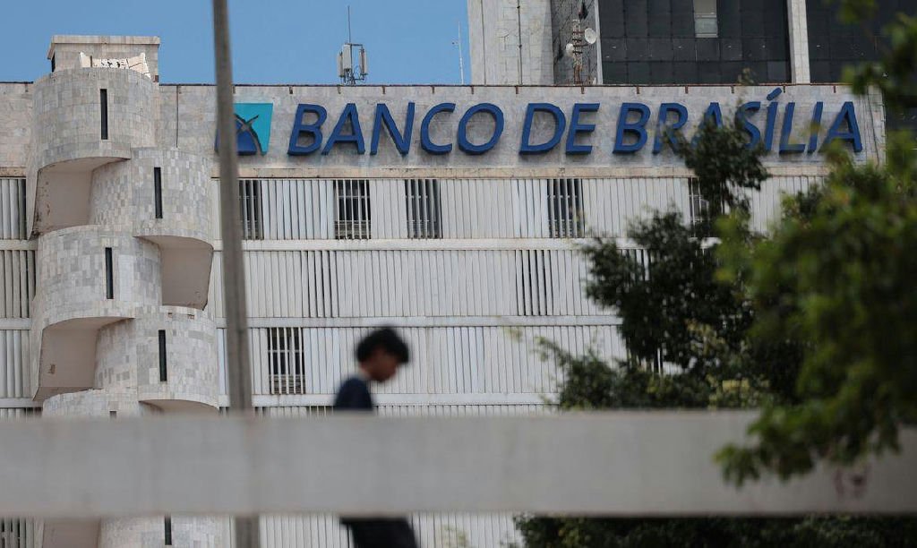 TCDF bloqueia R$ 2,7 bilhões de ex-executivos do BRB em investigação sobre o Banco Master