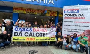 Trabalhadores protestam contra demissões em massa e calote no Grupo Casas Bahia
