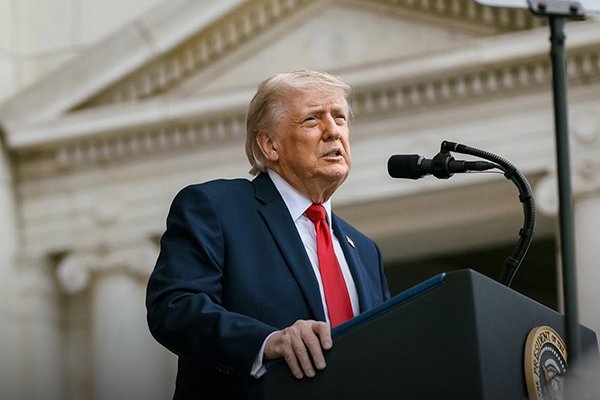 Trump contesta críticos e defende aceleração da inteligência artificial