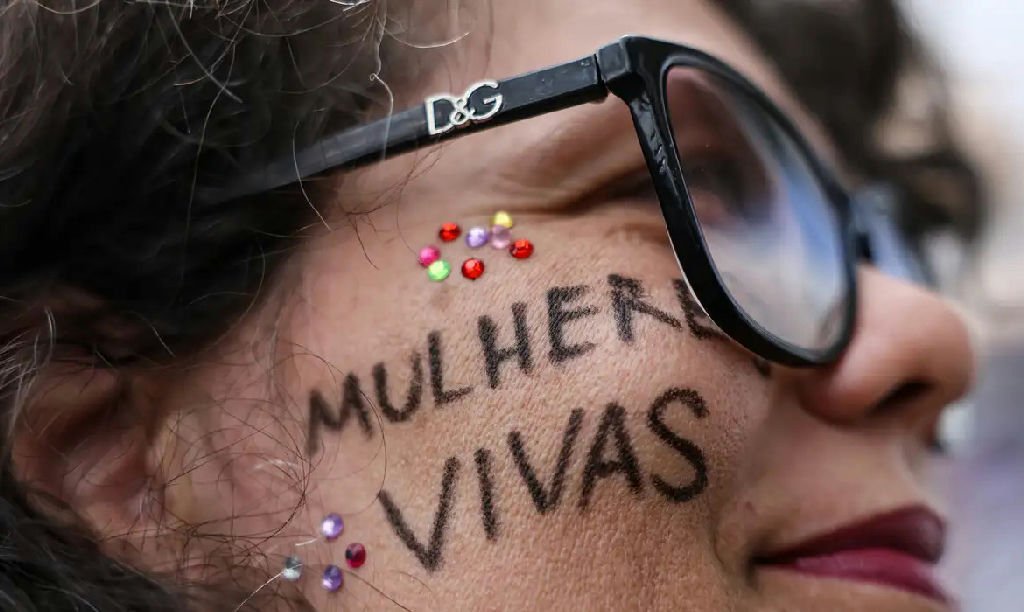 Violência contra a mulher restringe liberdade e impõe medo no cotidiano das brasileiras