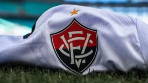 Vitória aposta em jovens da base para reverter desvantagem contra o Vasco