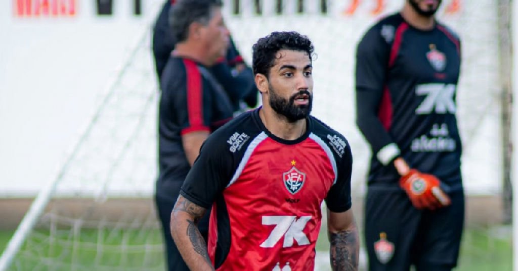 Vitória intensifica treinos para confronto decisivo contra o Grêmio no Barradão