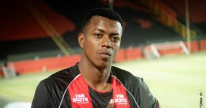 Vitória oficializa a contratação do zagueiro Darlan para reforçar o elenco