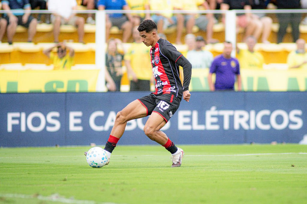 Vitória planeja venda de jogadores para equilibrar finanças após saída de patrocinadores