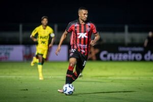 Vitória tem rescisão indireta de Lucas Braga confirmada pela Justiça do Trabalho