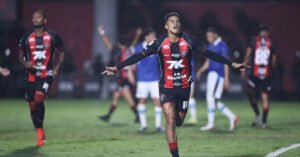 Vitória vence Grêmio no Barradão e amplia distância da zona de rebaixamento