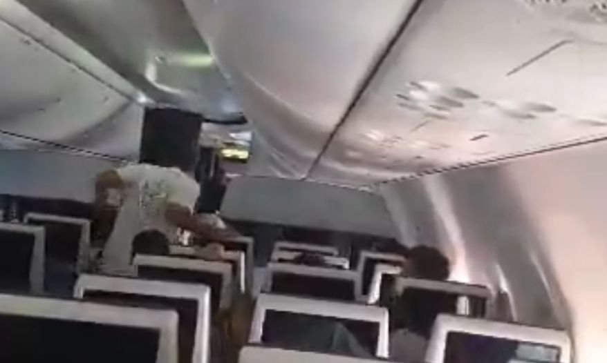Voo da Flydubai realiza pouso de emergência na Arábia Saudita após incidente na cabine