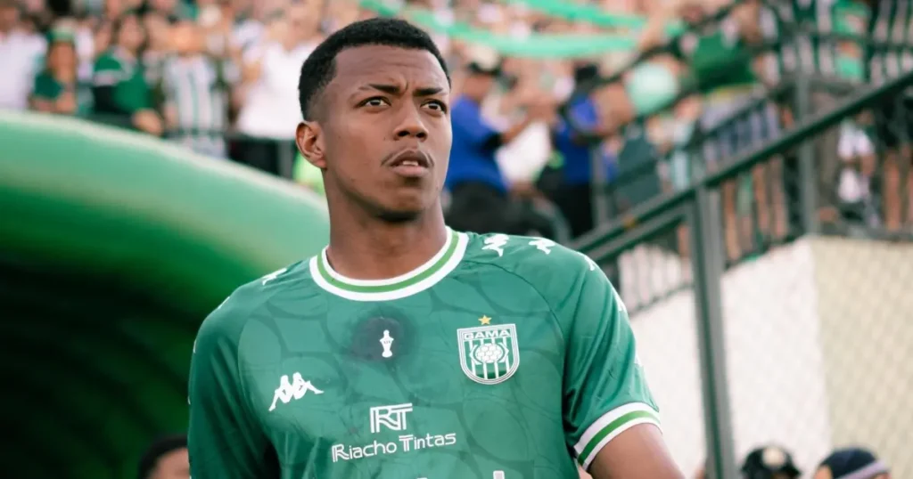 Zagueiro Darlan Dutra desembarca em Salvador para reforçar o elenco do Vitória