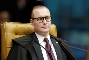 Zanin pede acesso integral a dados de celular de Daniel Vorcaro no STF