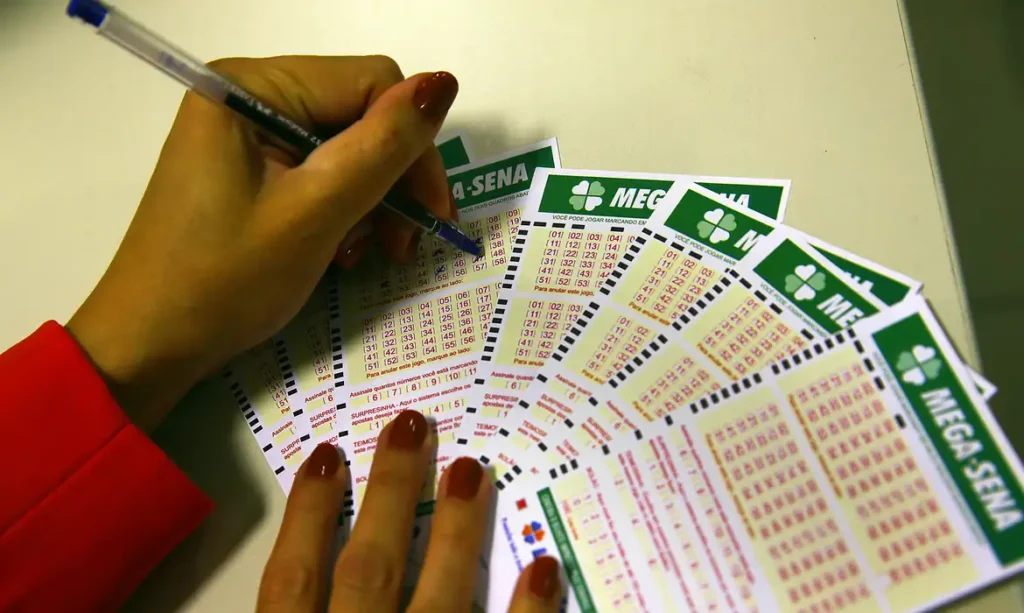 Aposta e expectativa com prêmio milionário da loteria federal