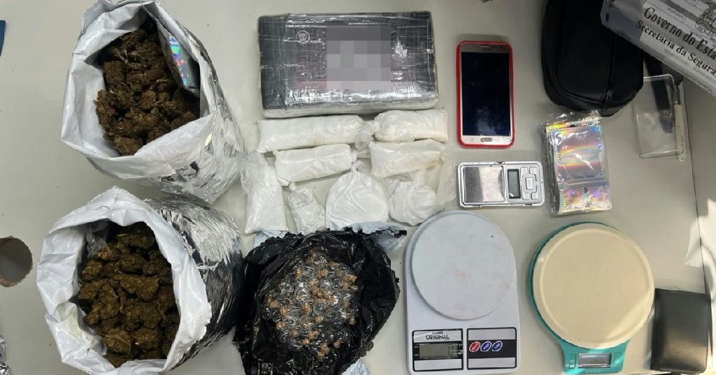 Apreensão de drogas em Brotas retira mais de 2,7 kg de entorpecentes das ruas de Salvador